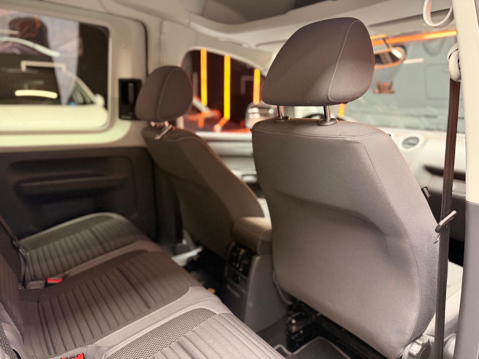 Volkswagen Caddy Maxi Kombi / Navi /7-Sitzer/Rollstuhl-Kran