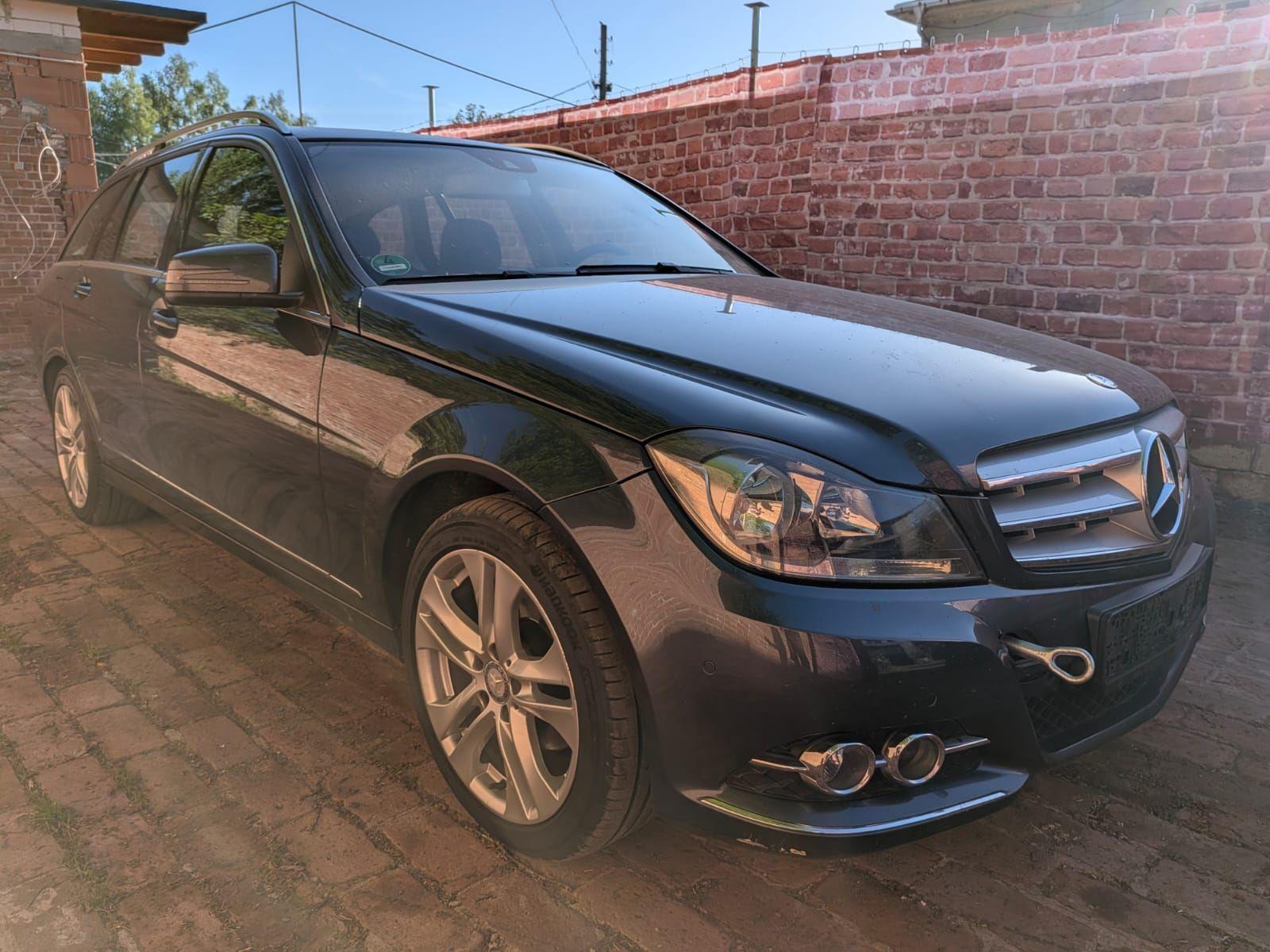 Mercedes-Benz C220 2014 — photo 36