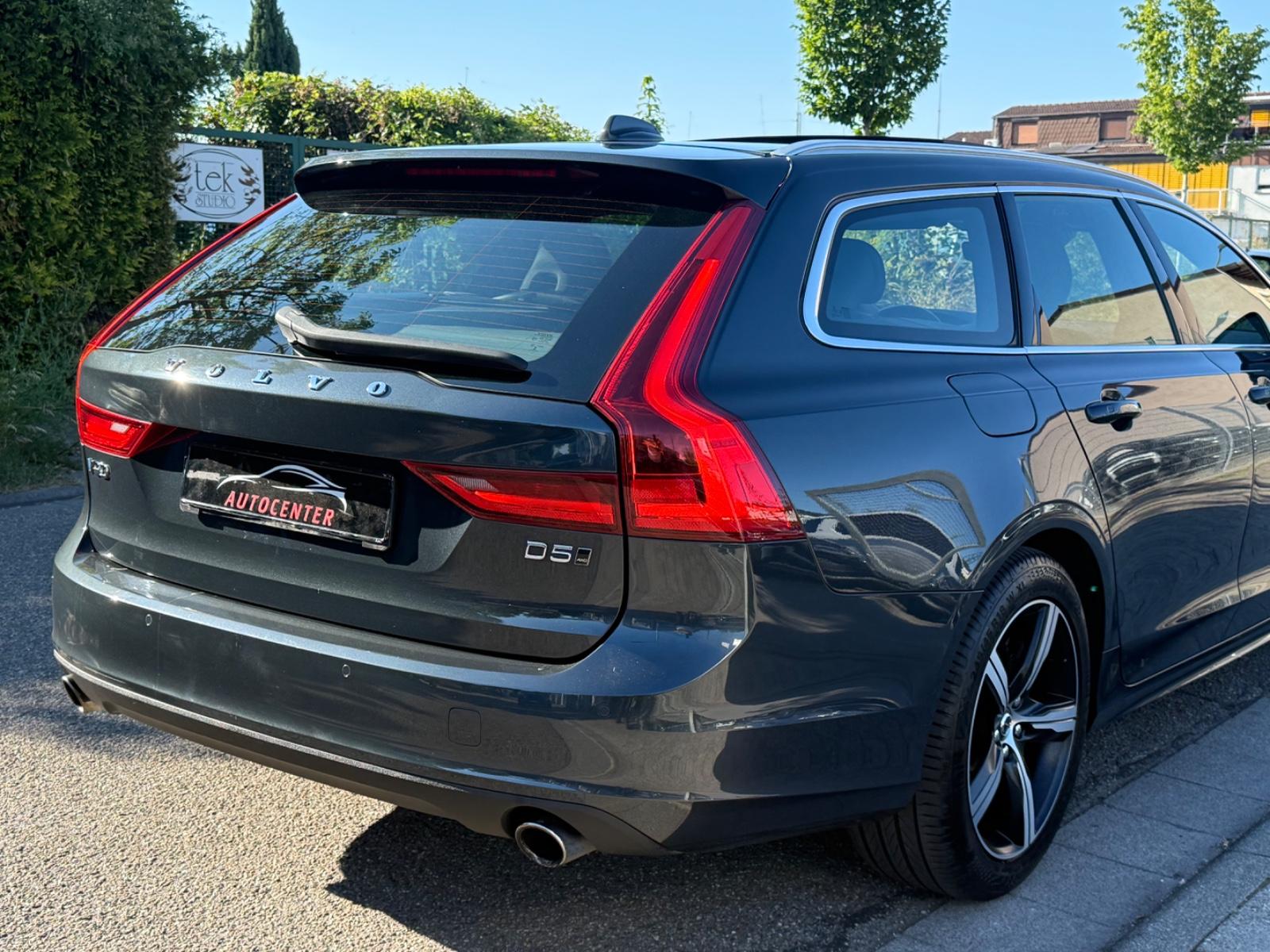 VOLVO V90 235 ch 4X4 BVA - HAYON ÉLECTRIQUE - PACK SPORT - TOIT OUVRANT