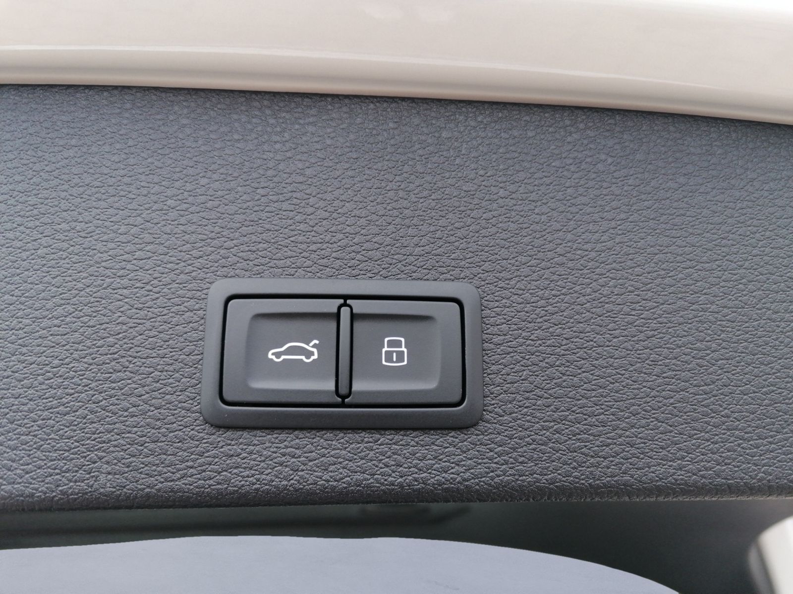 Q2 35 TFSI S tronic S Line LED+NAVI+SHZG+