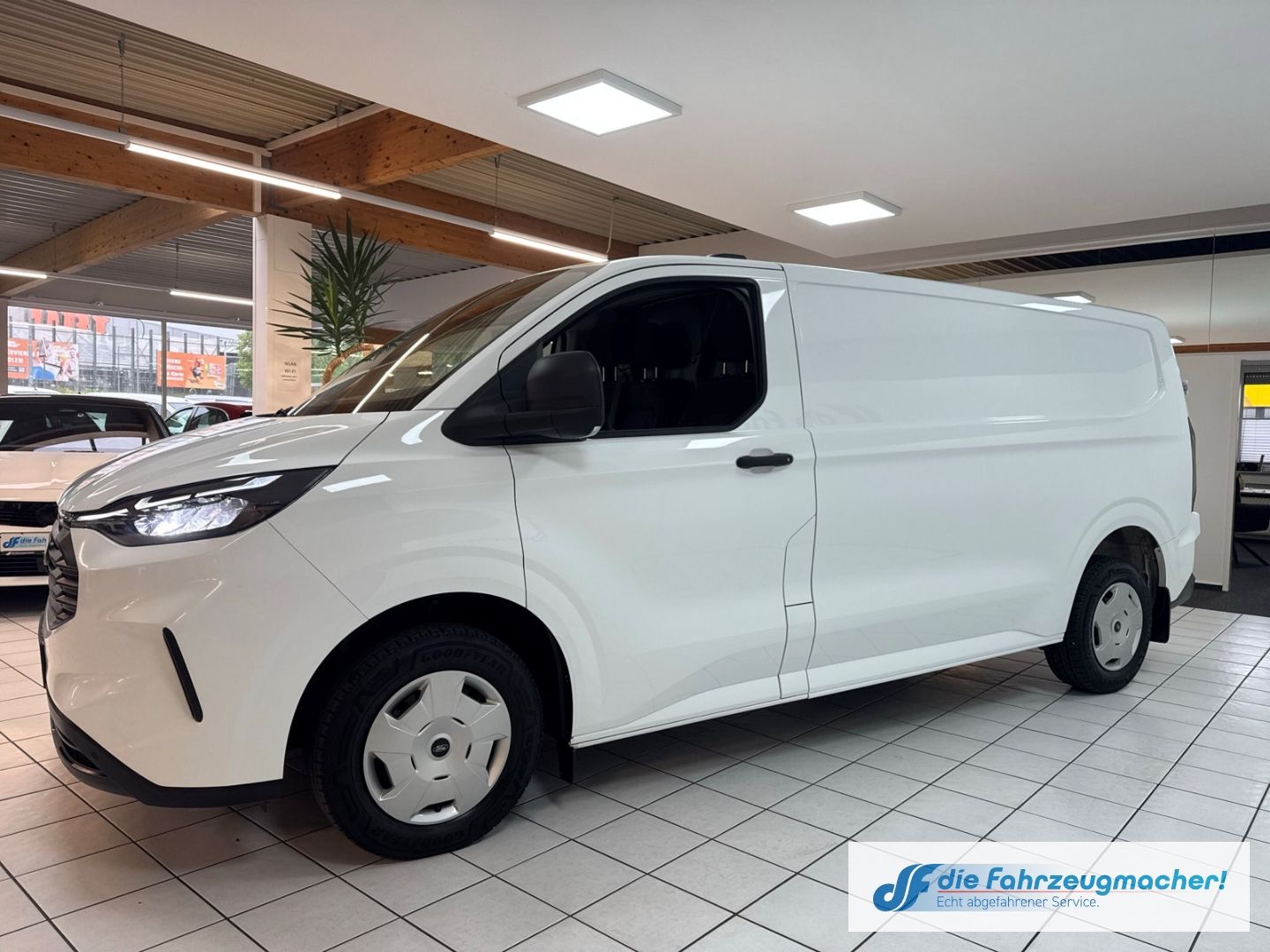 Fahrzeugabbildung Ford Transit Custom Kasten 320 L2 Trend FWD Navi LED