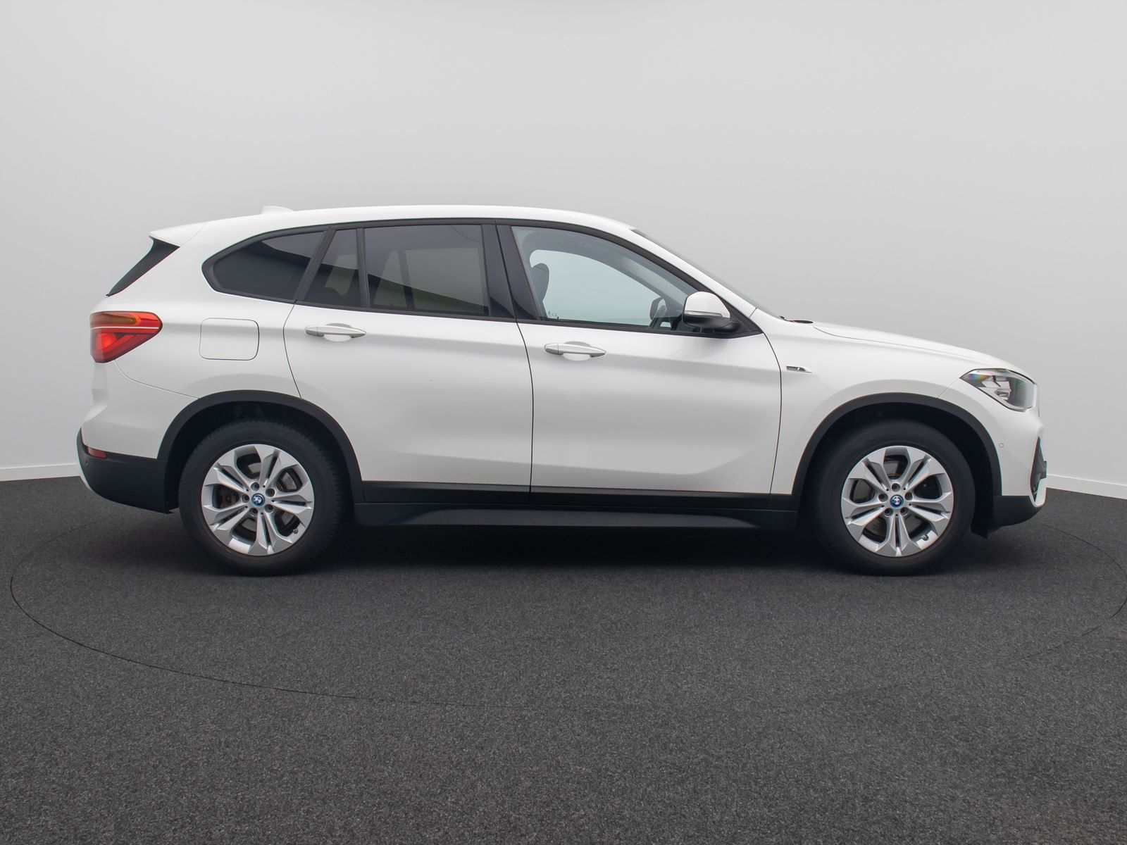 Fahrzeugabbildung BMW X1 xD25e GeschwindigReg ParkAss DAB Komfort NAVI