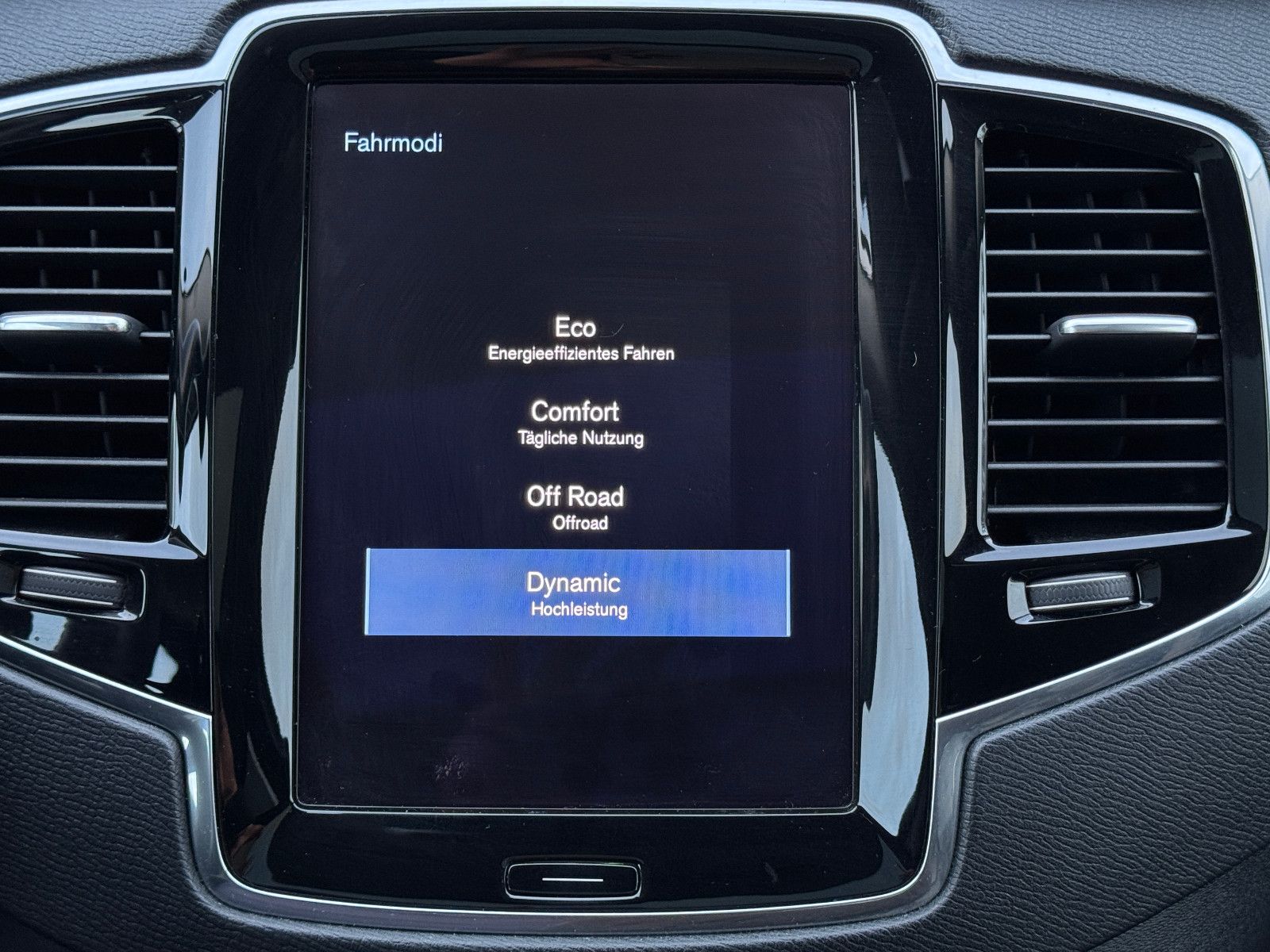 Fahrzeugabbildung Volvo XC90 INSCRIPTION AWD PANO HUD SITZKLIMA MEMORY