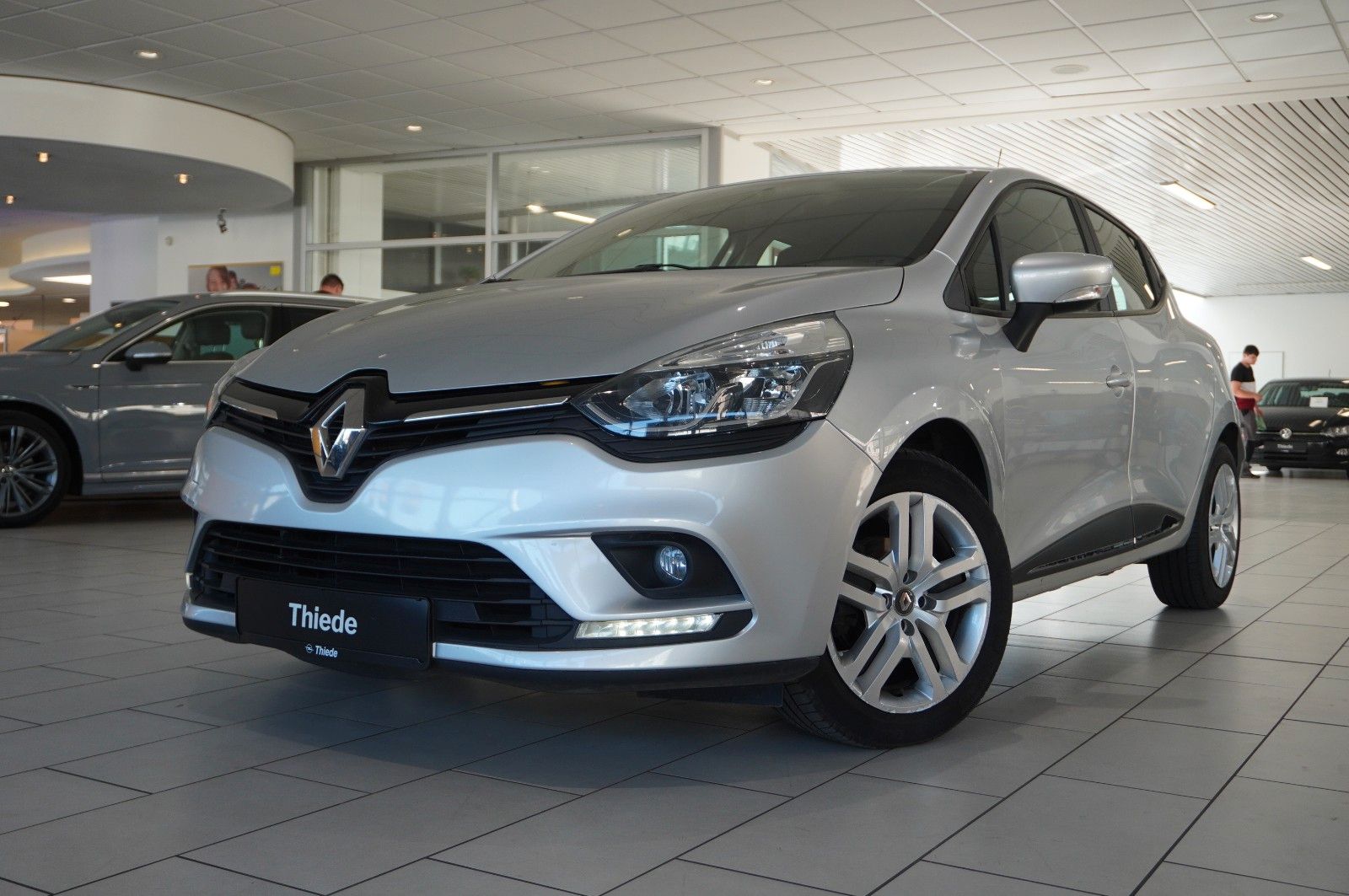 Fahrzeugabbildung Renault Clio IV 0.9 TCE LIM. ENERGY LED/SHZ/PDC/TEMP/DAB