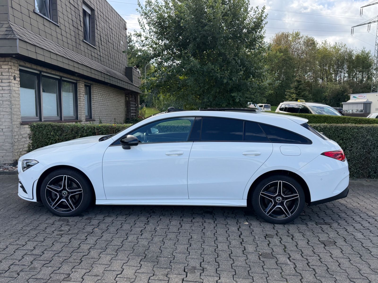 Mercedes-Benz CLA 250e AMG Panorama Night LED imagem 3