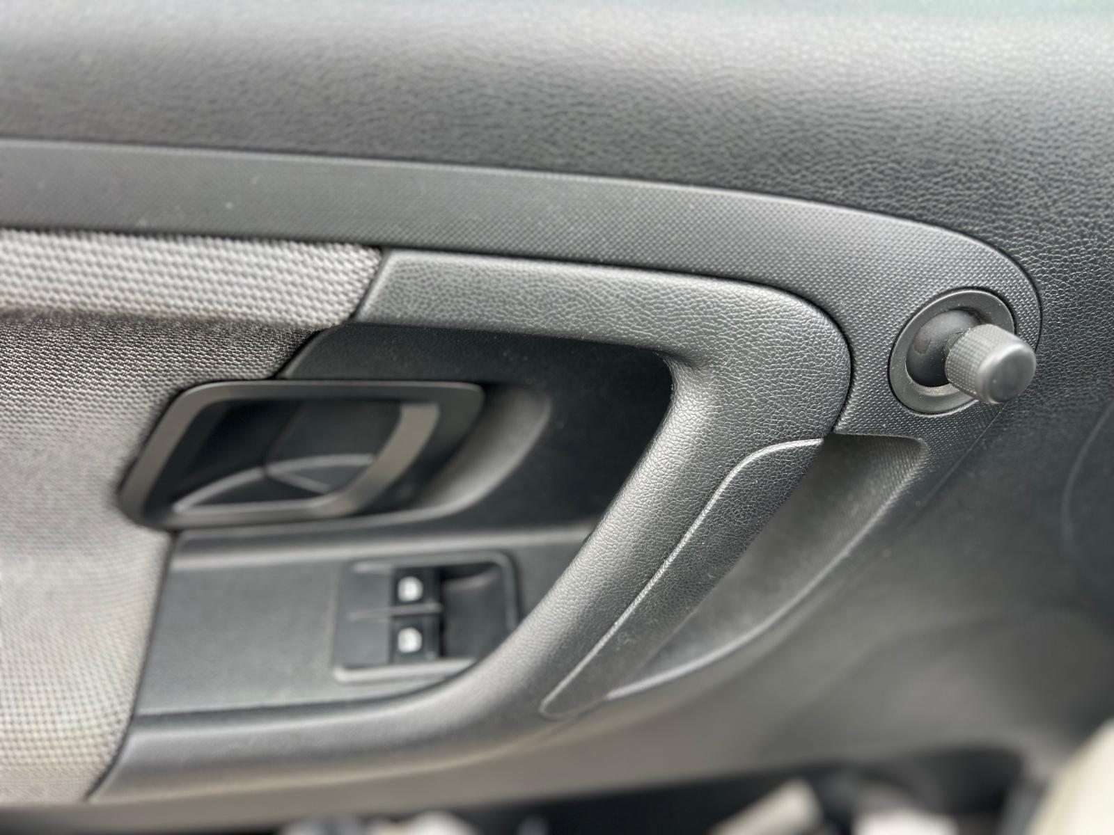 Skoda Fabia 2012 — photo 12