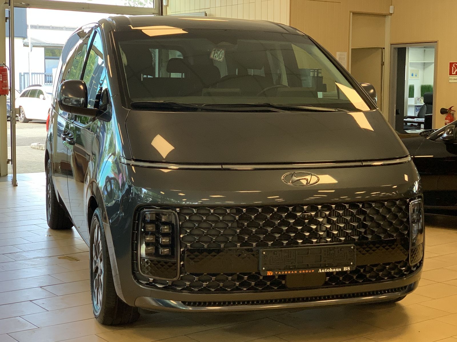 Hyundai Staria Signature*4WD*NSCC*SHZ+BLÜ*RELAX*360*BOSE imagem 3