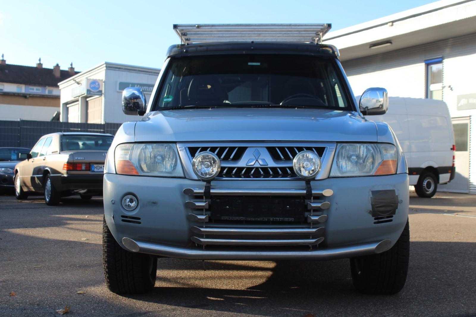 Mitsubishi Pajero 2005 — rear view