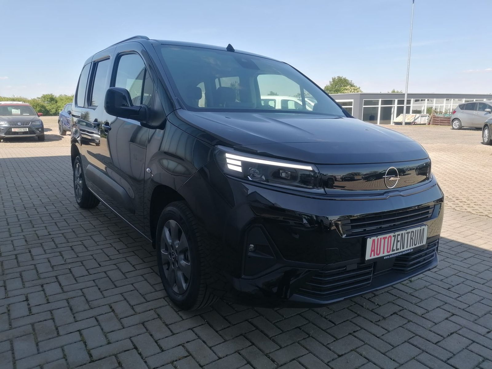 Fahrzeugabbildung Opel Combo 1.5 D PKW MATRIX-LED ALU KAMERA NAVI 10"