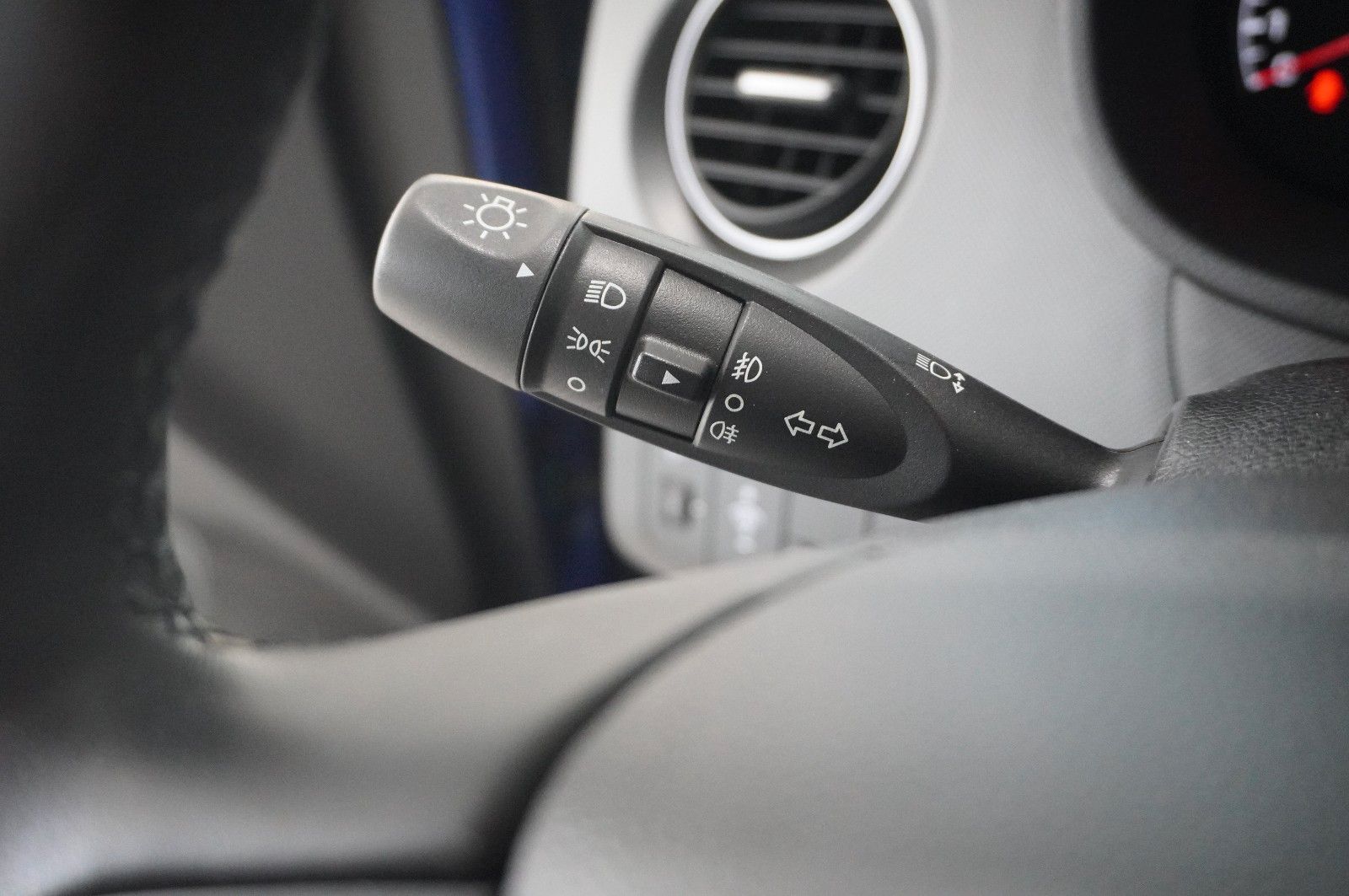 Fahrzeugabbildung Hyundai i10 1.2 YES! 5-TÜR KLIMA/WINTER/TEMP./NEBEL/DAB+