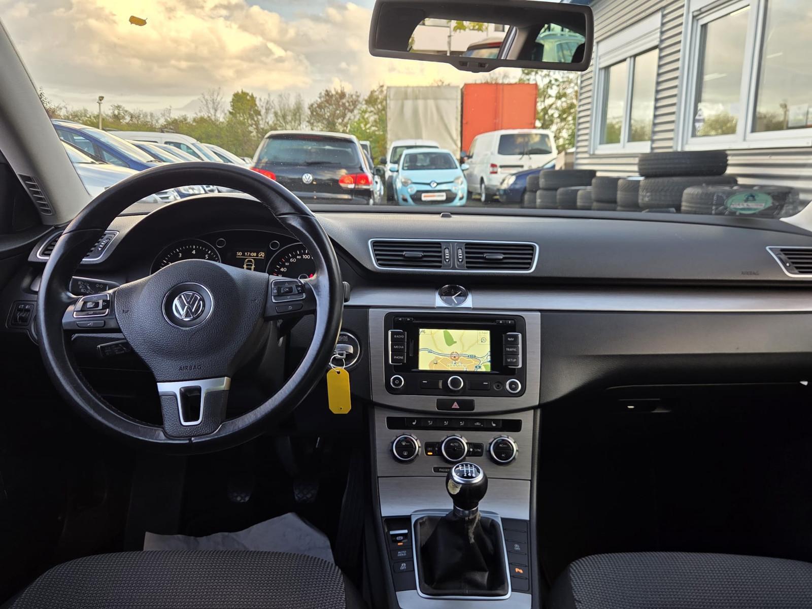 Volkswagen Passat 2012 — photo 12