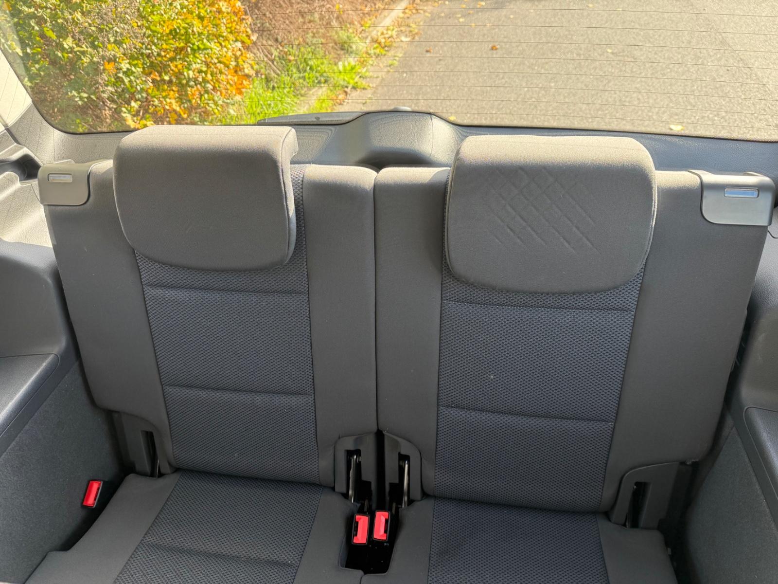 Volkswagen Touran 2011 — photo 11