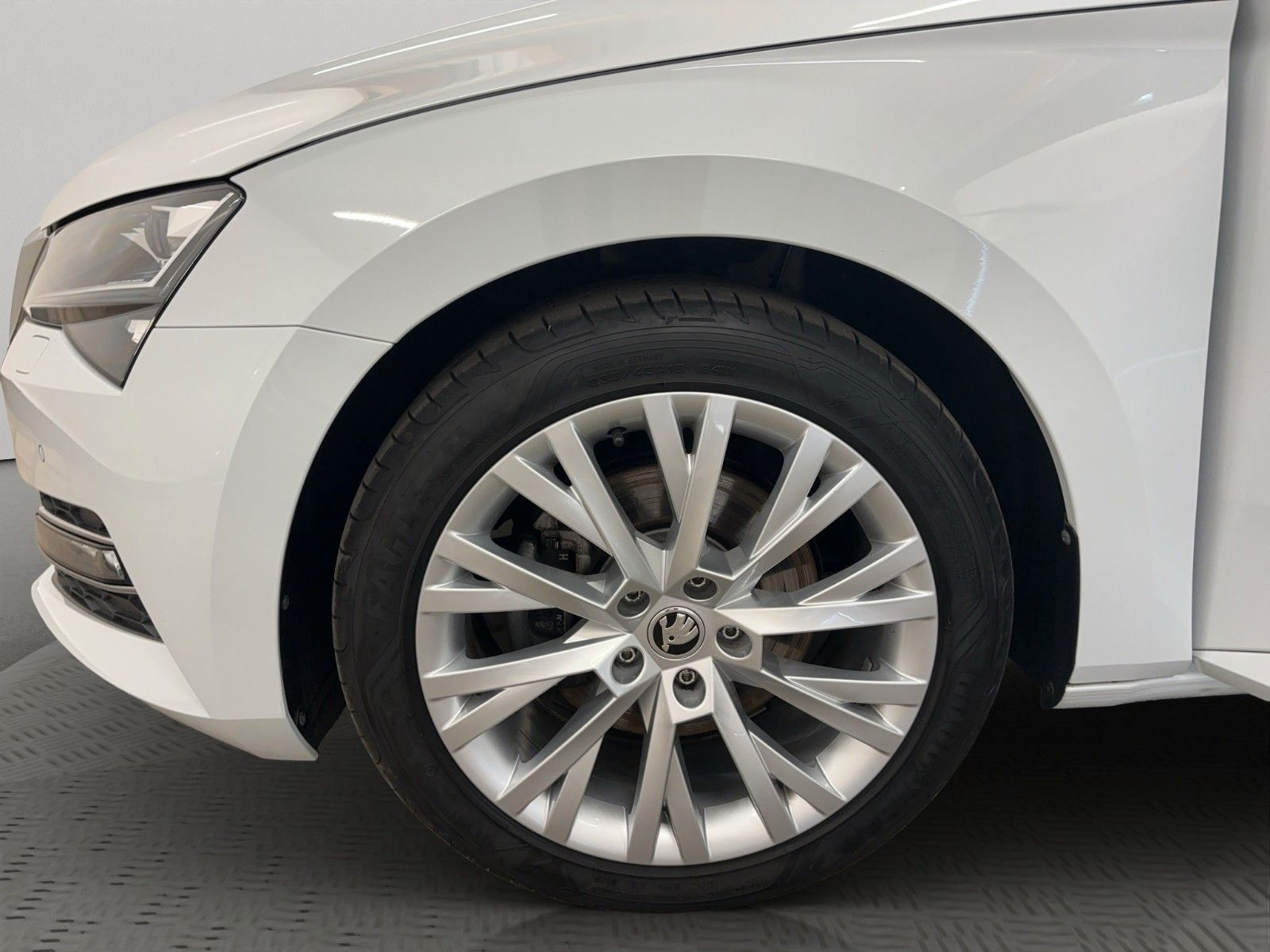 Fahrzeugabbildung SKODA Superb Combi Style 1.5 TSI ACT