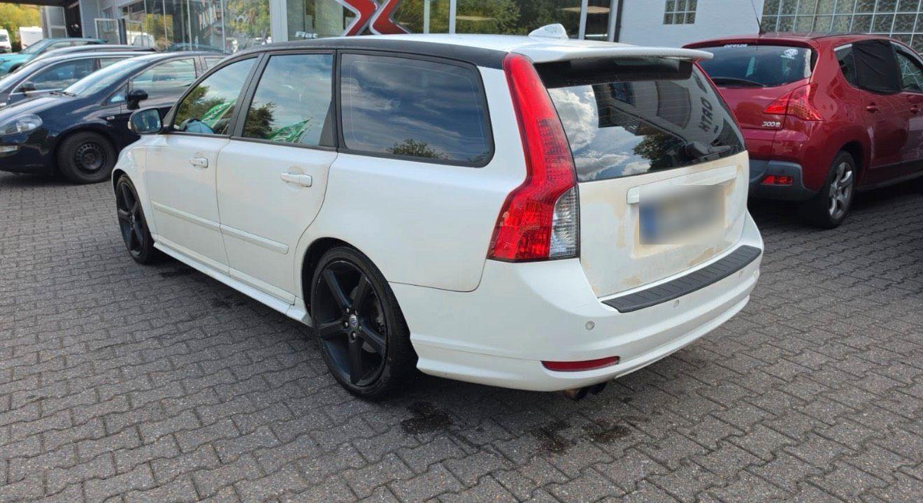 Volvo V50 2009 — engine 125 HP (92kW)