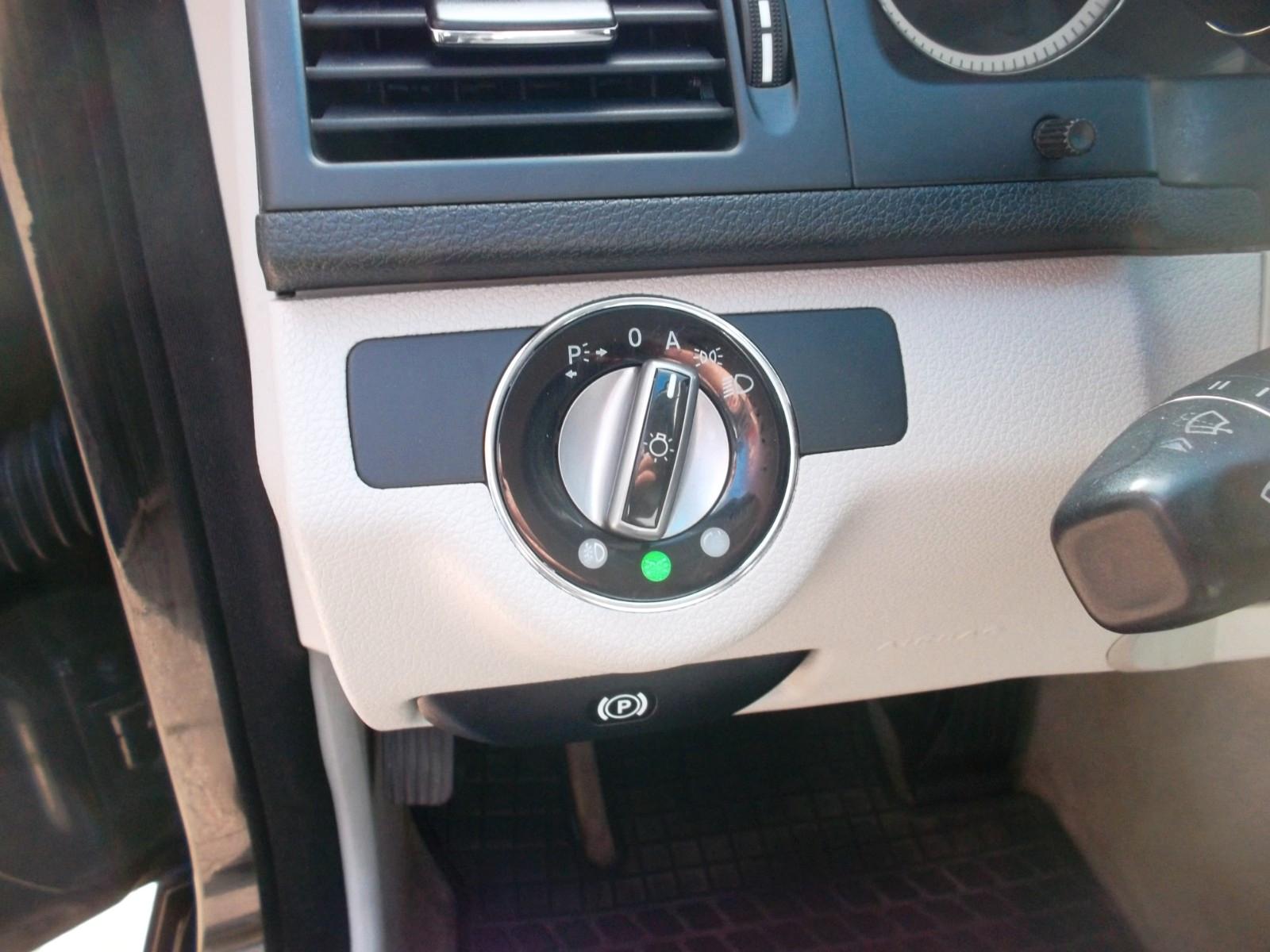 Mercedes-Benz C200 2009 — photo 10