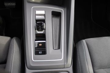 Fahrzeugabbildung Volkswagen Golf VIII Lim. Style eTSI DSG ACC Navi AHK LED