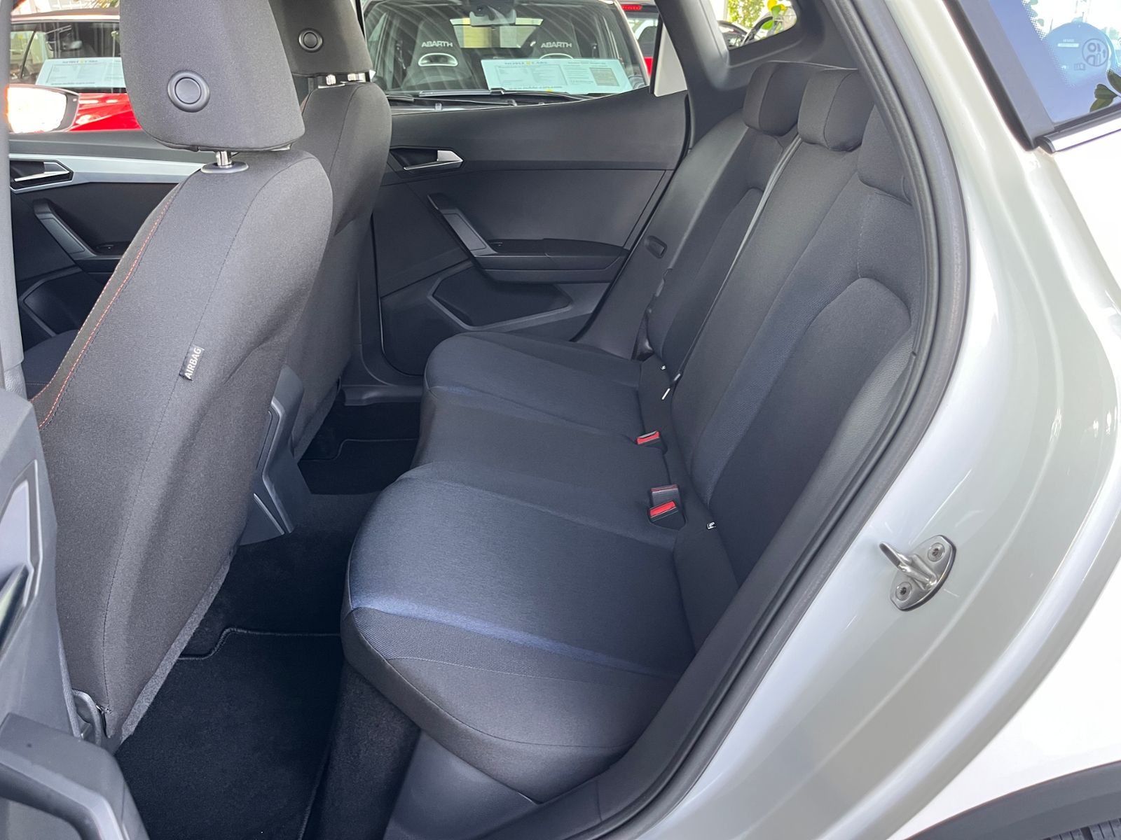 Fahrzeugabbildung SEAT ARONA  1.5 TSI DSG FR ACC LED NAV RFK SHZ 17"