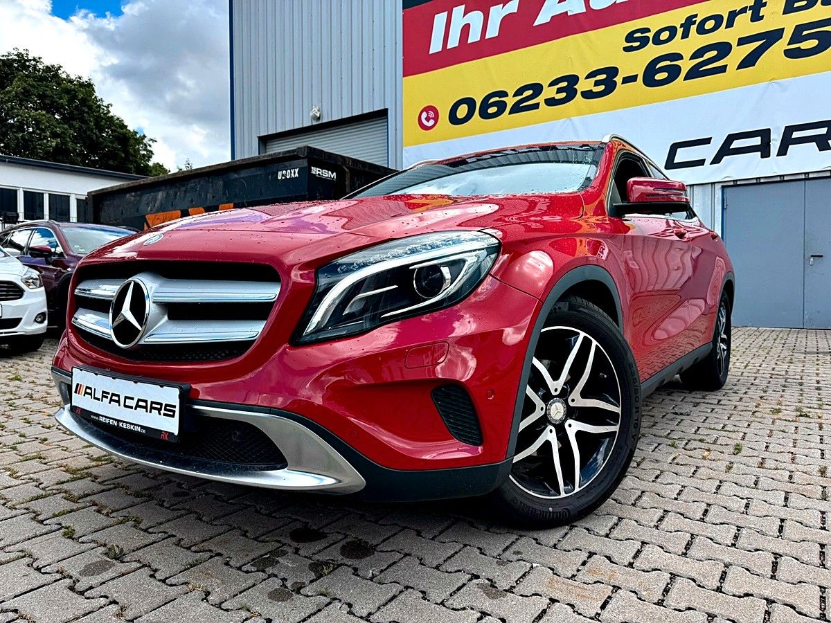 MERCEDES-BENZ GLA 180/VOLL SHEFT/SHZ/XENON/