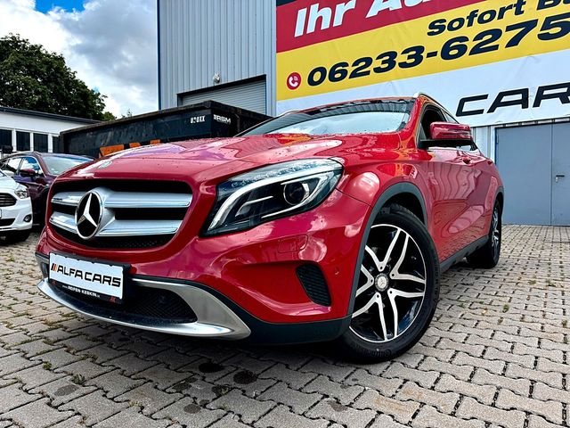 MERCEDES-BENZ GLA 180/VOLL SHEFT/SHZ/XENON/