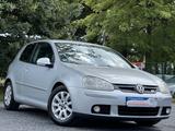 Volkswagen Golf V Lim.Comfortline 1.6*Automatik*Tüv-Neu*AHK - Volkswagen Golf aus 2005: 1.6