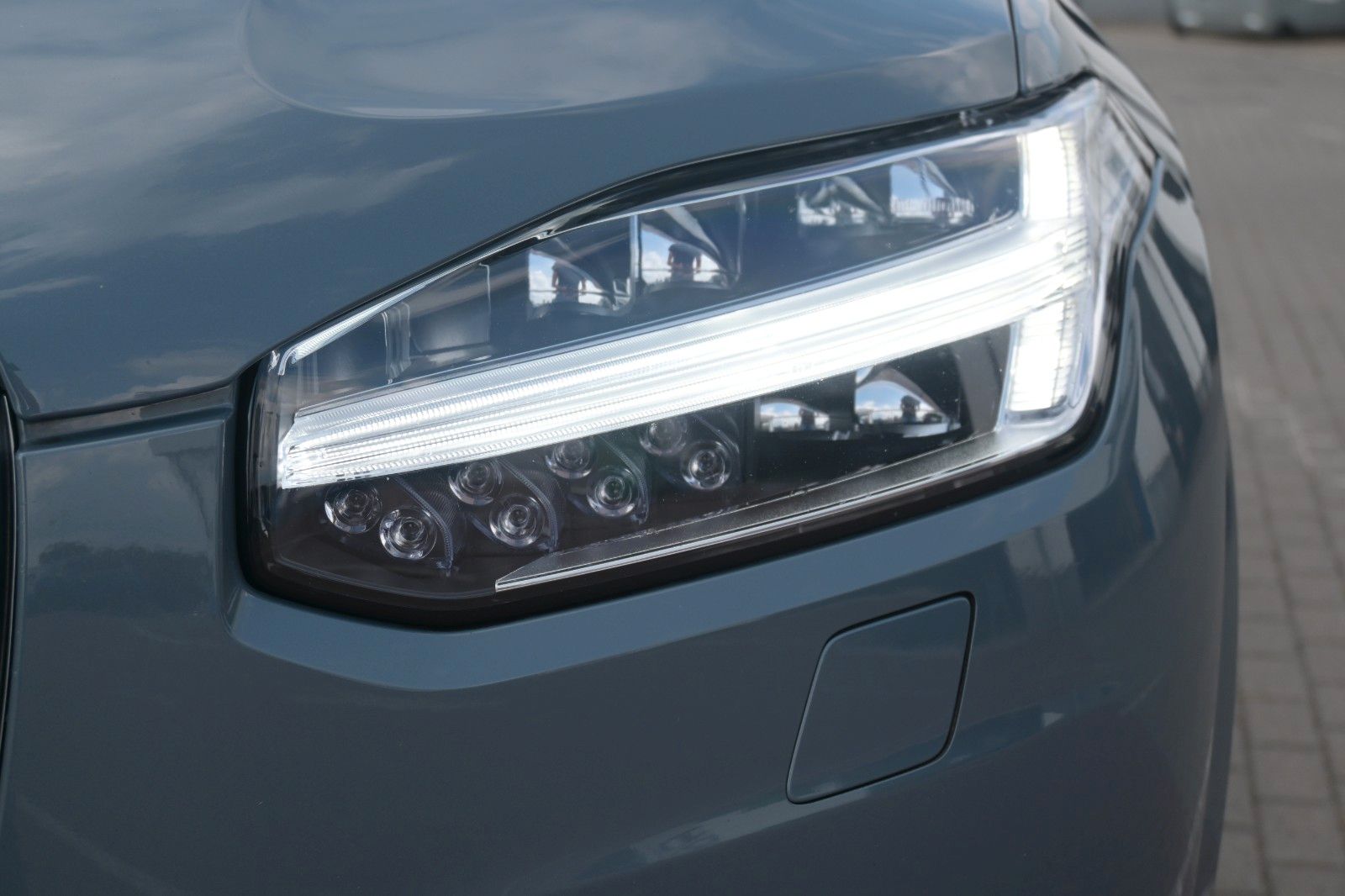 Fahrzeugabbildung Volvo XC90 B5 Inscrip. AWD*LUFT*H&K*ACC*NAV*STDHZG*RFK