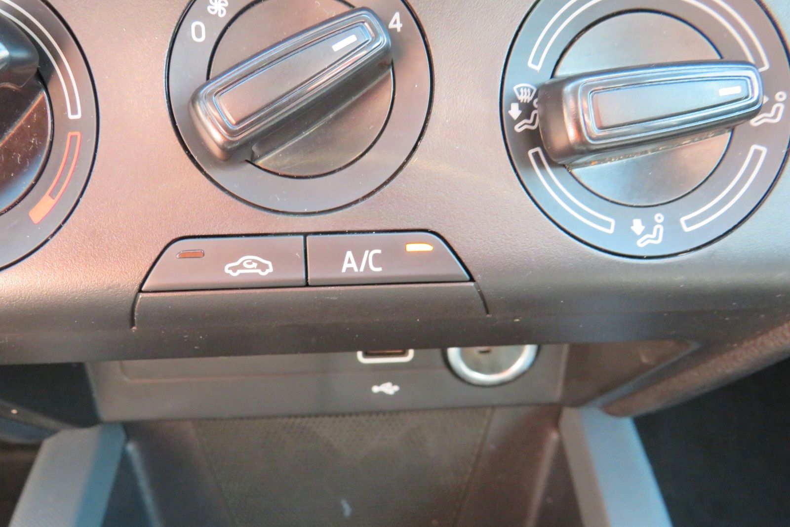 Fahrzeugabbildung SKODA Fabia Combi ALU16`PDC NEBEL APP-CONNECT 1.H
