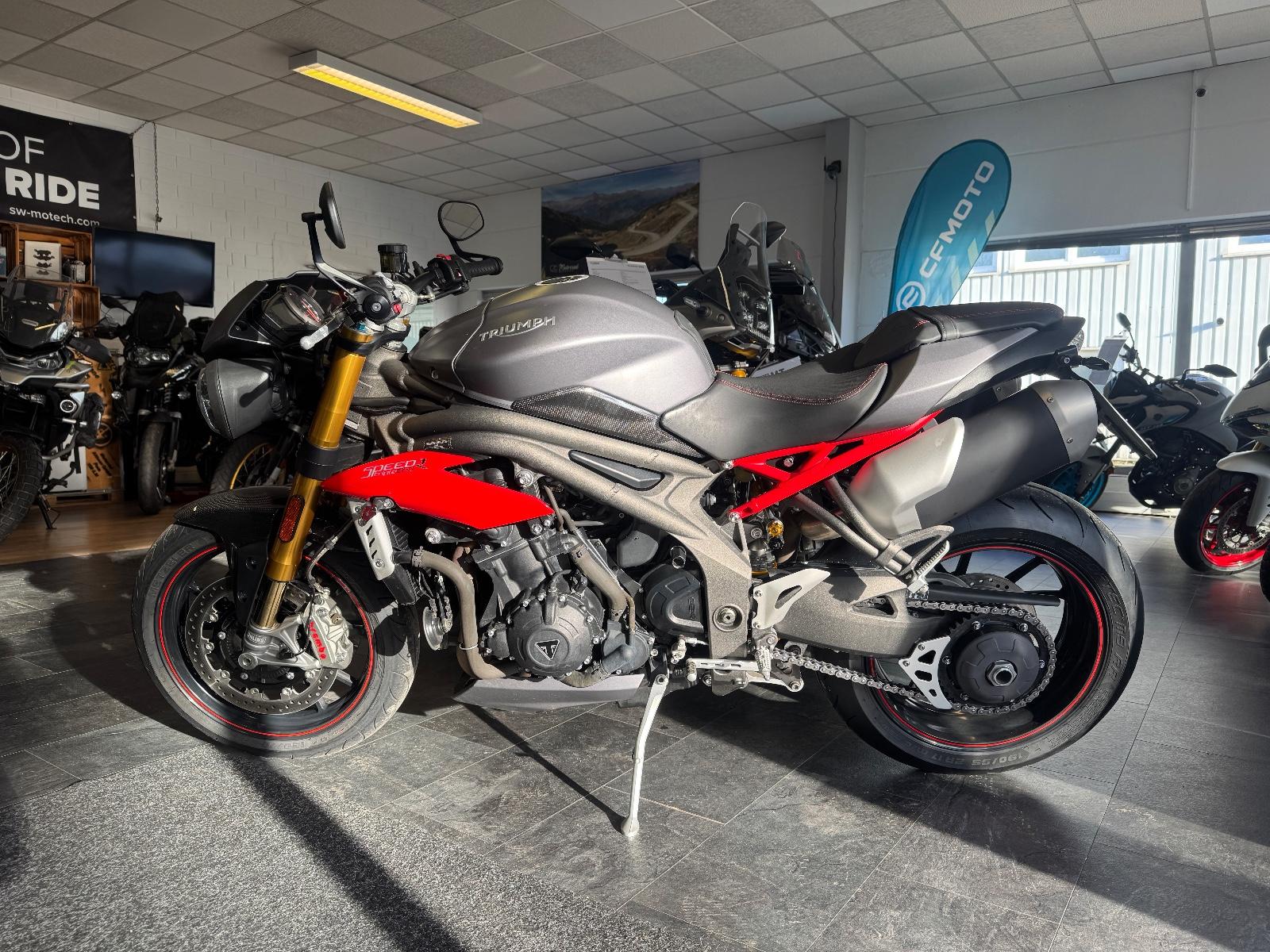 Triumph Speetd Triple R *Extras* Service NEU