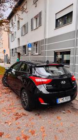 Hyundai i30 1.4 FIFA World Cup Edition, Schaltg - Hyundai i30 Gebrauchtwagen in Stuttgart