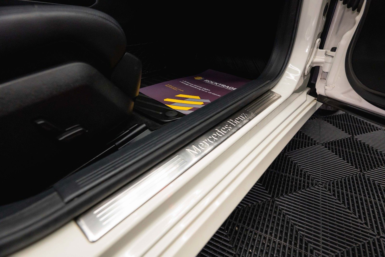 Fahrzeugabbildung Mercedes-Benz E 220 T CDI BlueEfficiency Avantgarde *Bi-Xenon*