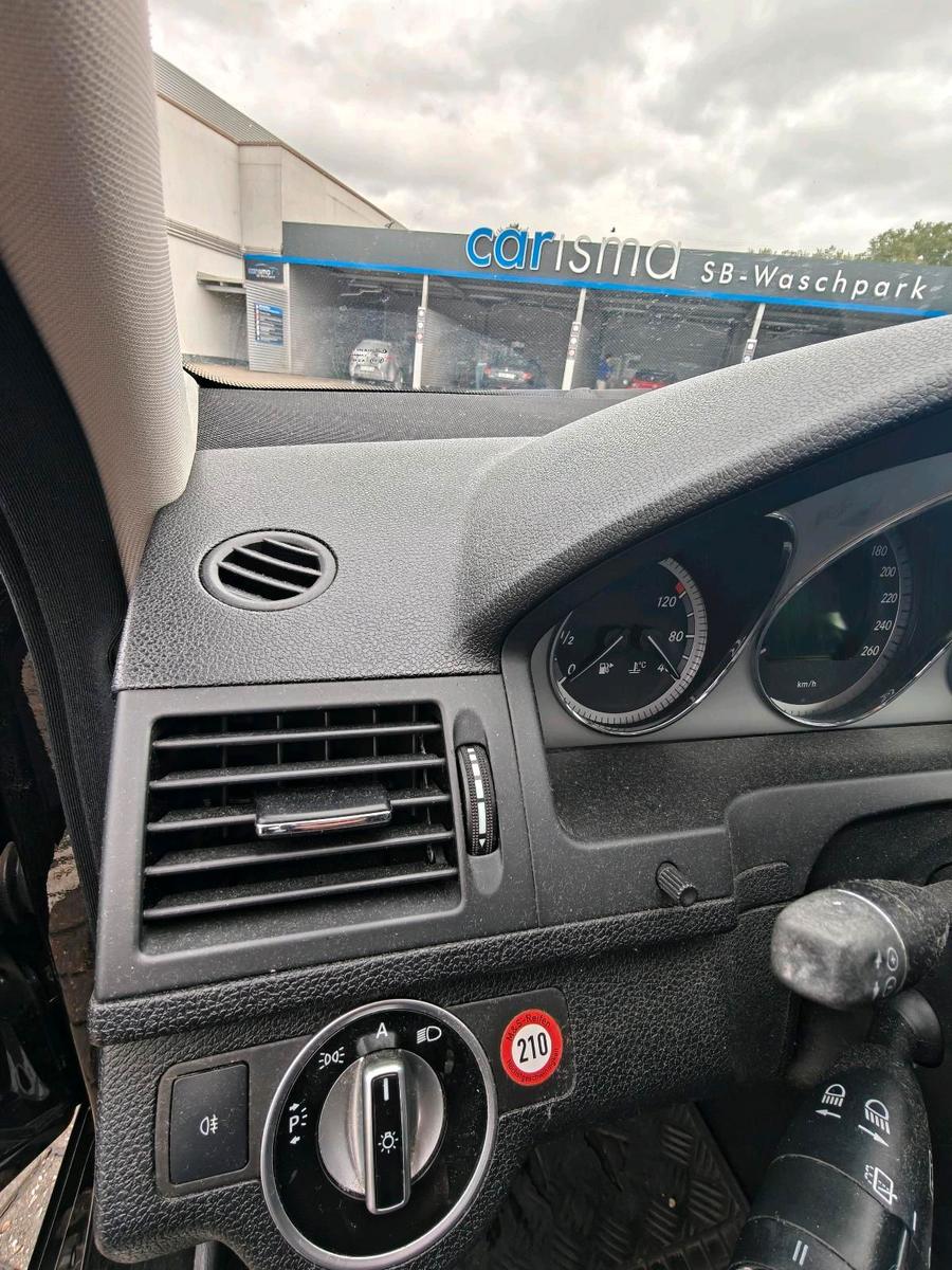 Mercedes-Benz C200 2010 — photo 7