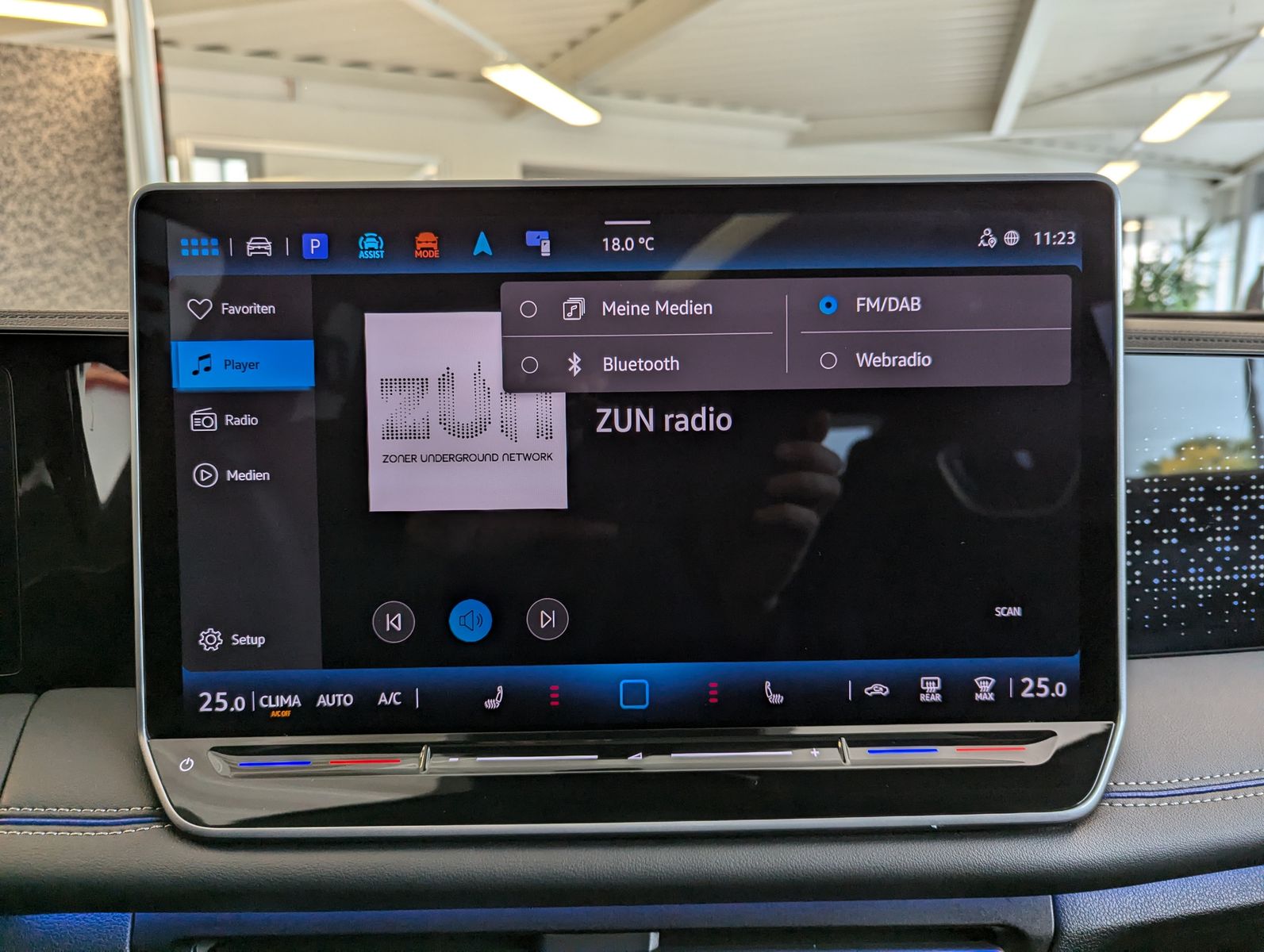 VW Tiguan 2.0TDI R-Line 4M Pano Black AHK Matrix 20 - Image 35