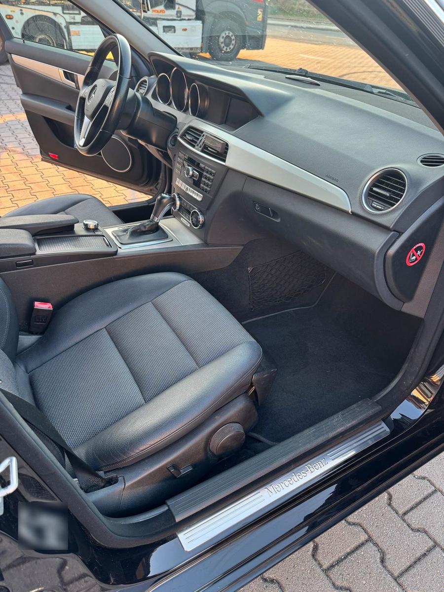 Mercedes-Benz  2012 — photo 11