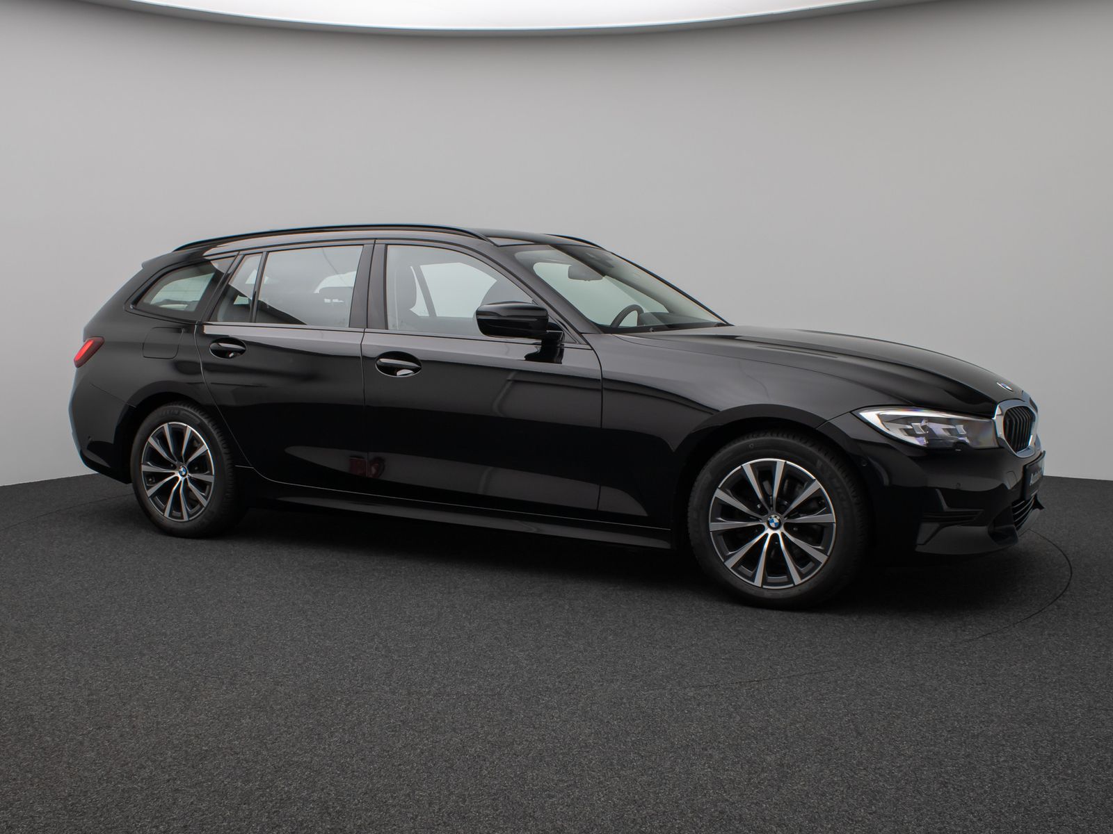 Fahrzeugabbildung BMW 320d Sport Line Kamera DAB HiFi Lordos Alarm LED