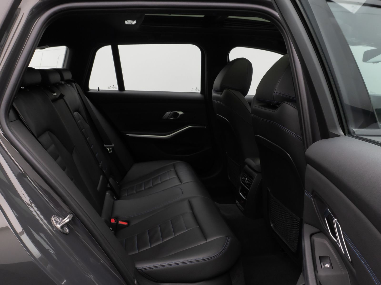 Fahrzeugabbildung BMW 330e xD M Sport Kamera DAB HiFi Komfort Panorama