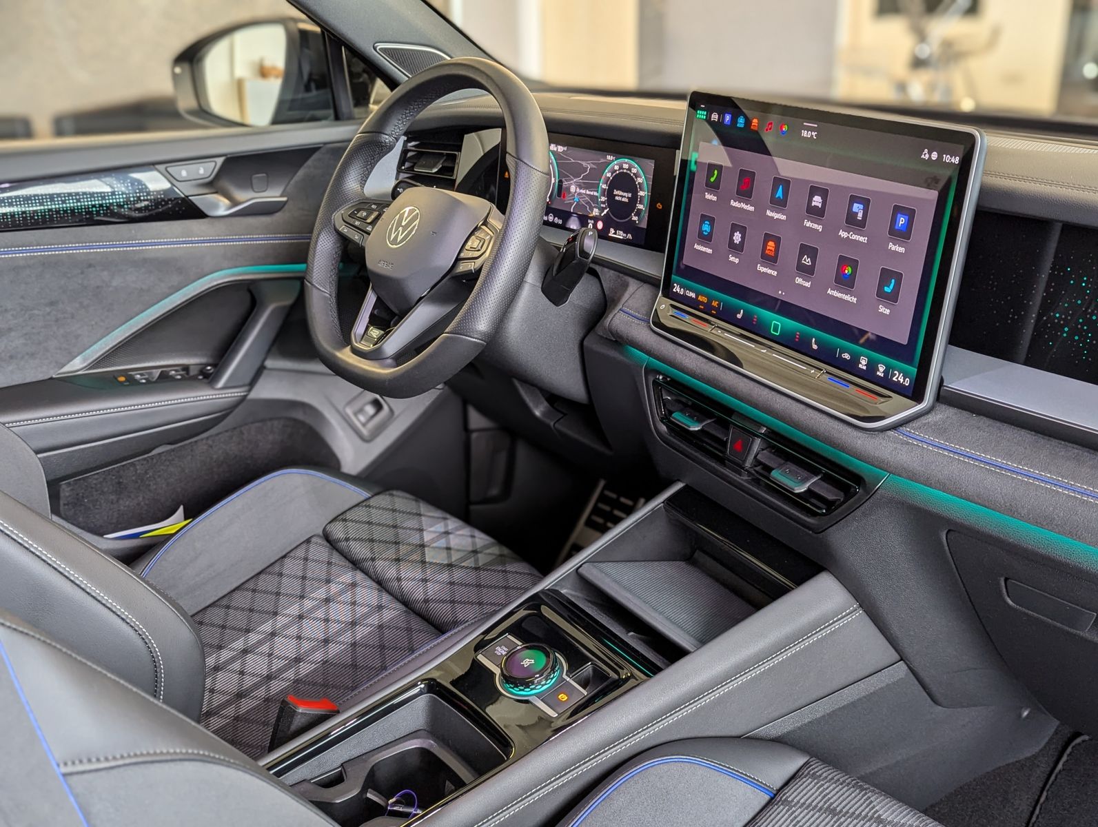 VW Tayron 2.0TDI 4M R-Line Launch Pano Black AHK 20 - Image 11