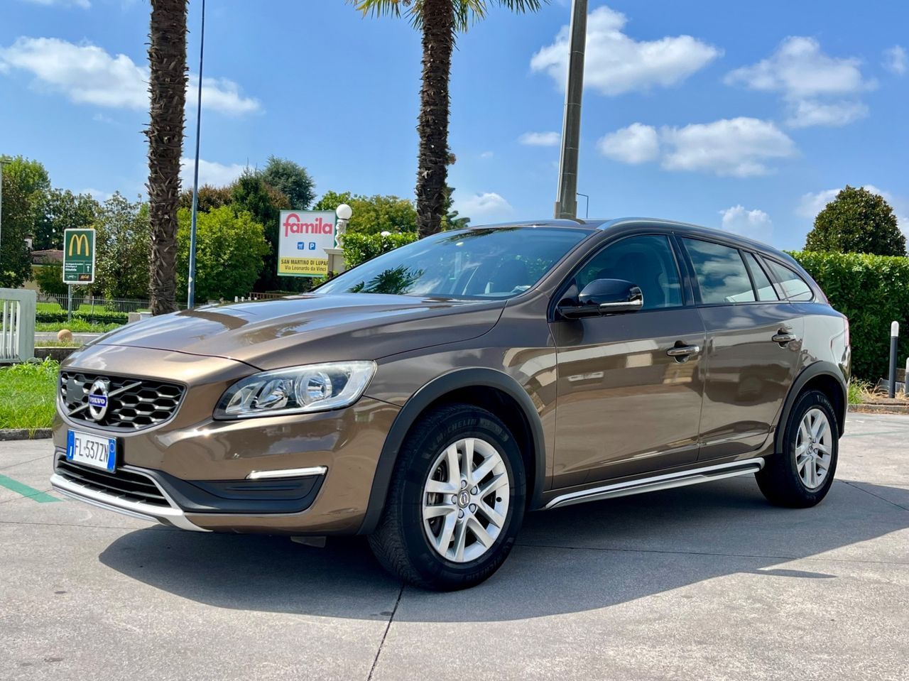 Volvo V60 Cross Country - 1