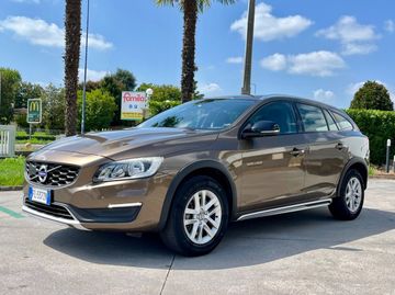 Volvo V60 Cross Country - 1