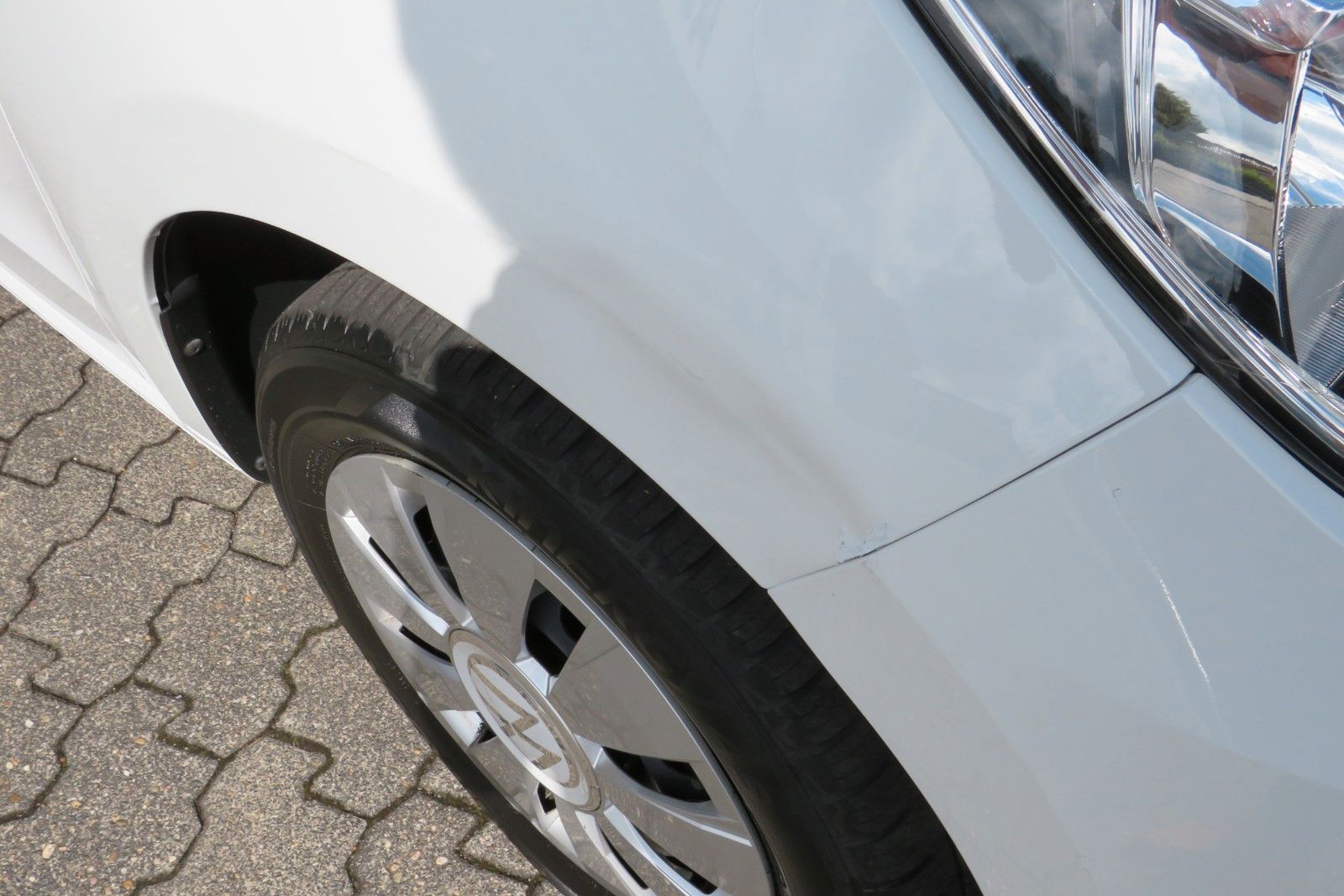 Fahrzeugabbildung Volkswagen up! 4T SITZH. GJ KLIMA TELVOR MAPS&MORE 1.HD