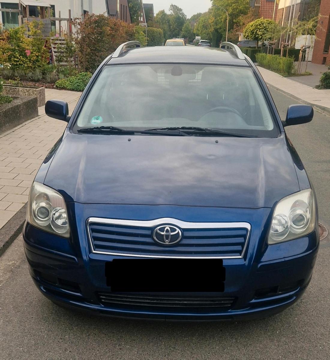 Toyota Avensis 2006 — rear view