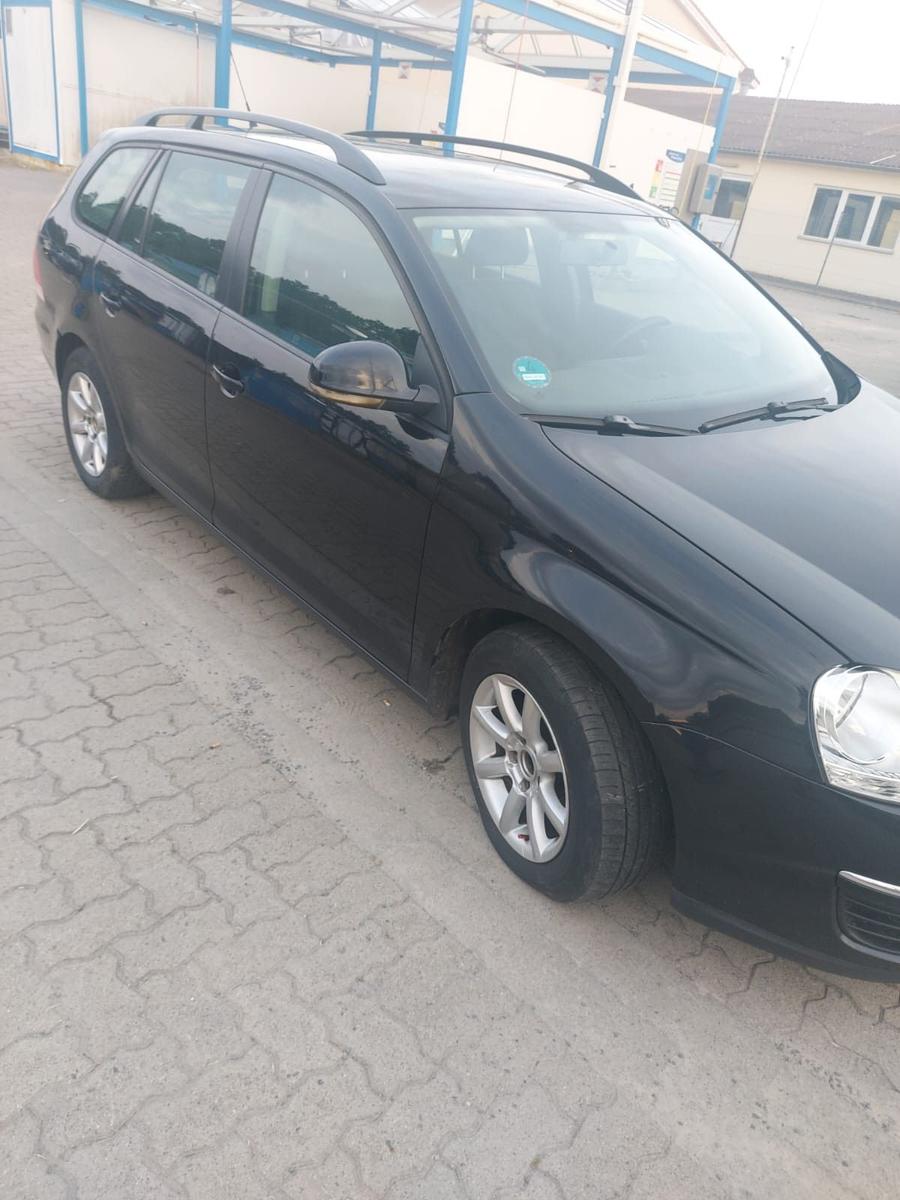 Volkswagen Golf 2008 — rear view