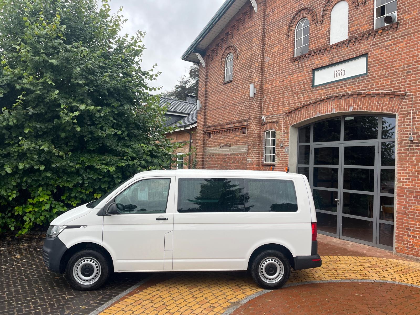 Volkswagen T6.1 Kombi 9 Sitzer AHK gepflegt