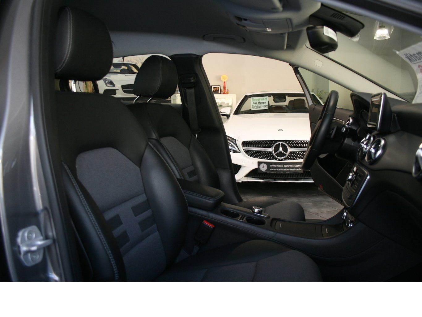 Fahrzeugabbildung Mercedes-Benz GLA 200 d Style *Bi-Xenon*AHK*Euro6*PTS*Navi