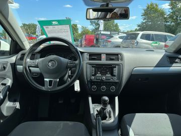 Fahrzeugabbildung Volkswagen Jetta VI 1.2 TFSI Life Navi