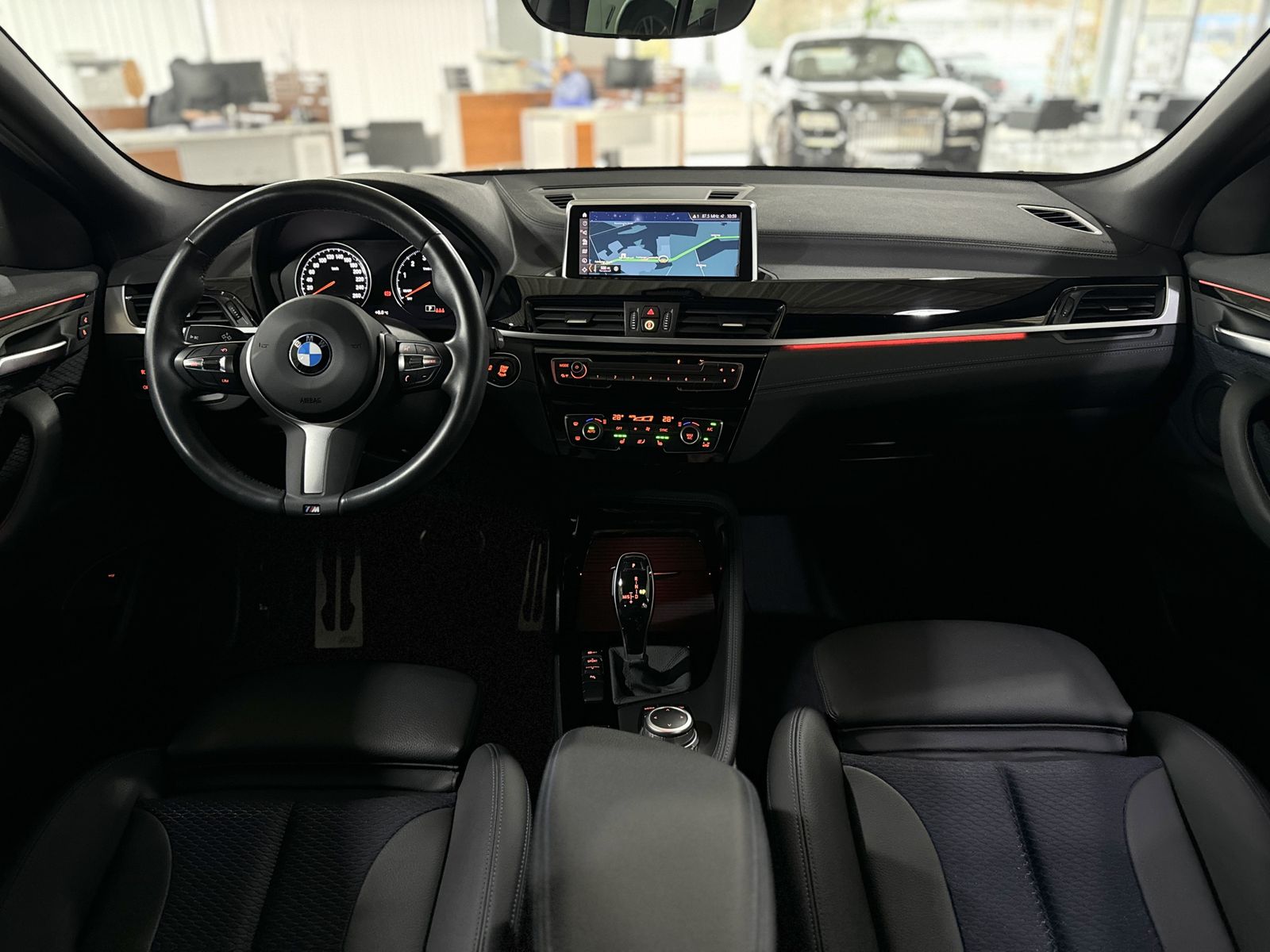 Fahrzeugabbildung BMW X2 sD18i M Sport LED Navi DAB ParkAssist 19Zoll