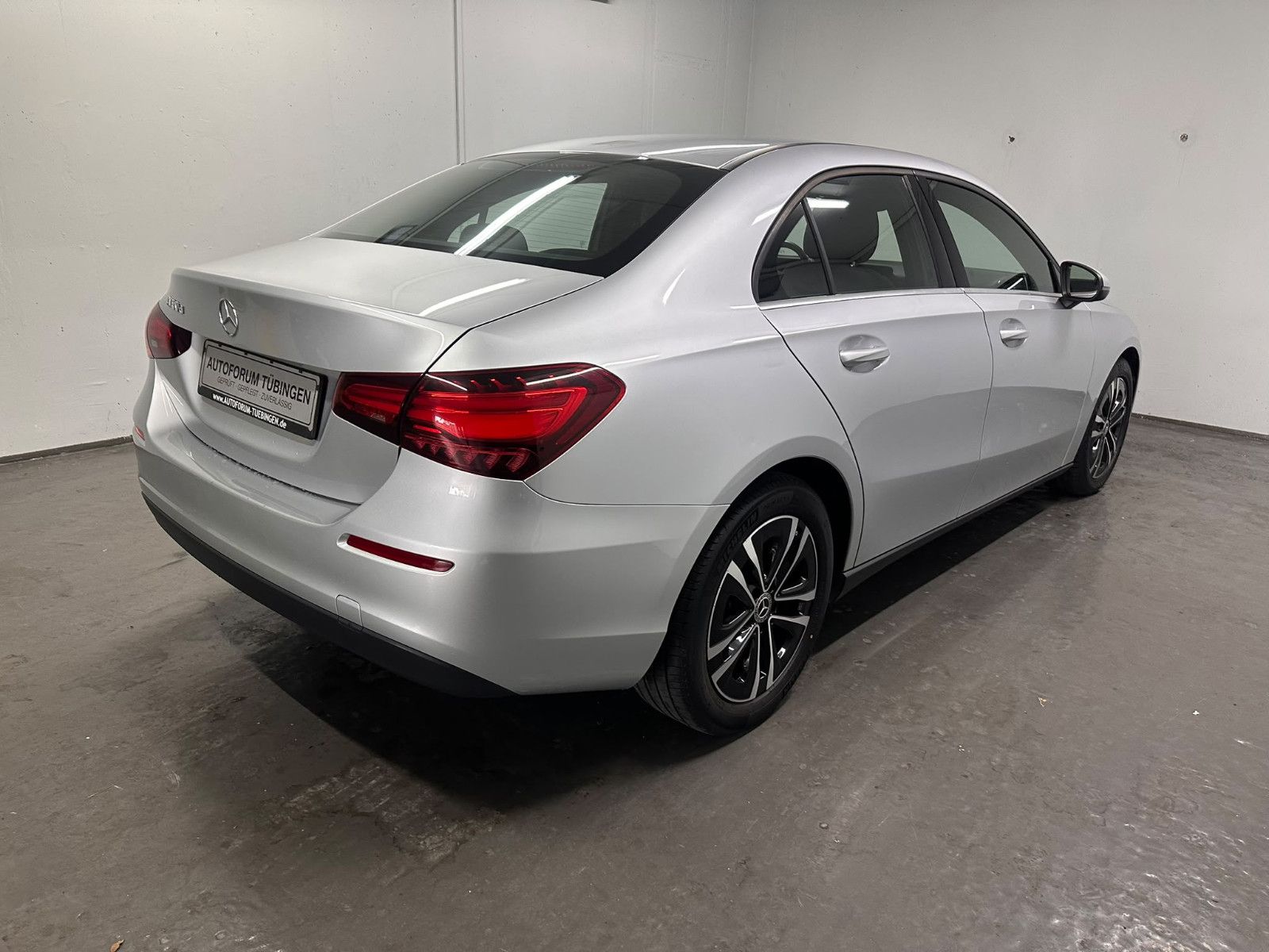Fahrzeugabbildung Mercedes-Benz A 180 d DCT *LIMOUSINE *KLIMA*NAVI*CARPLAY*