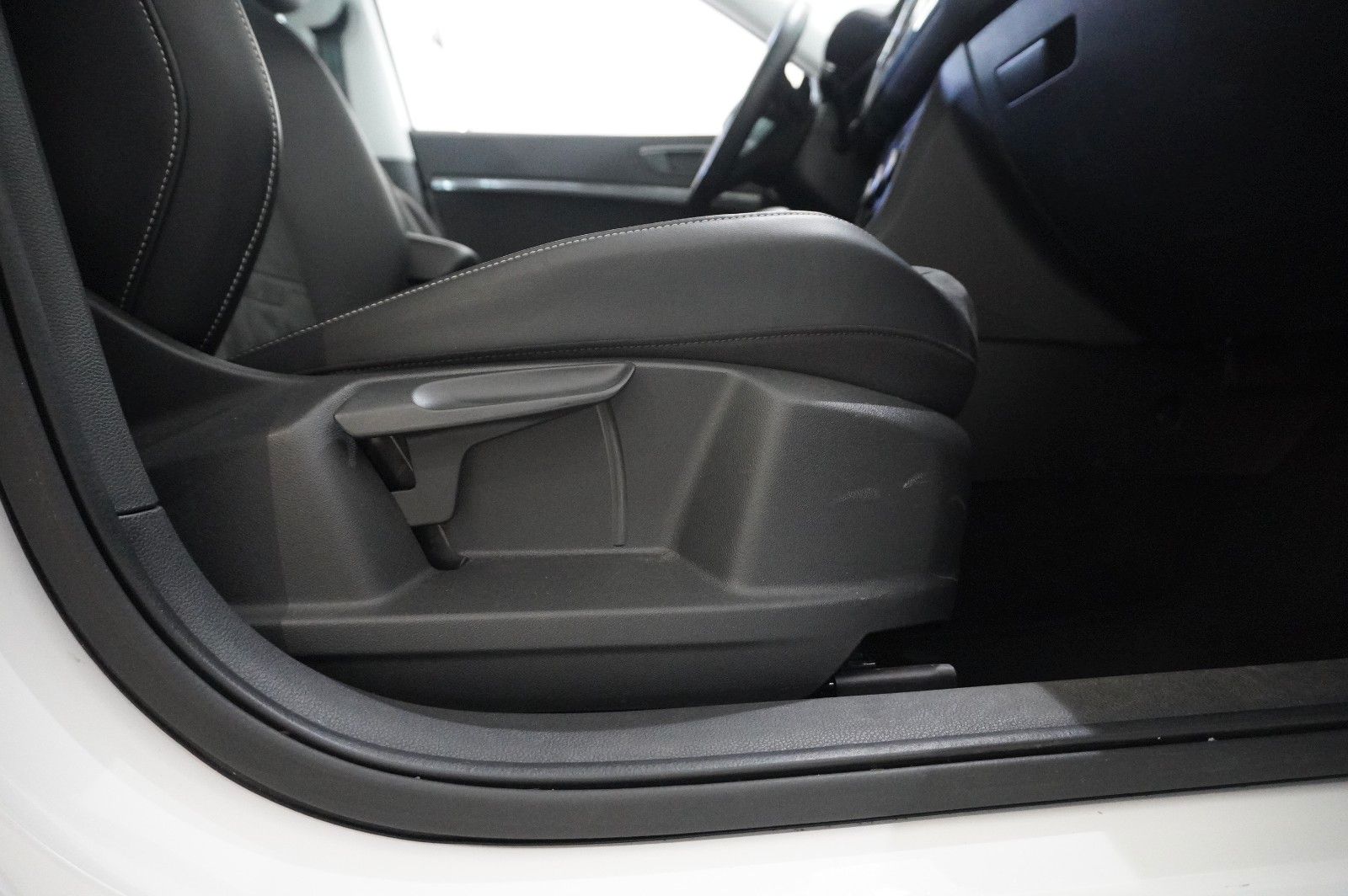 Fahrzeugabbildung SEAT Ateca 2.0 TDI 4DRIVE STYLE NAVI/LED/SH/SPORT/AHK