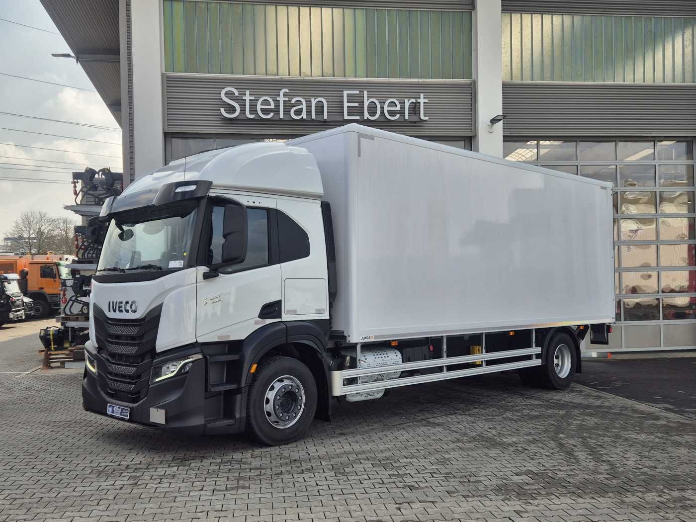 Fahrzeugabbildung Iveco S Way AT190S40/P LBW Tür AHK Navi Bett