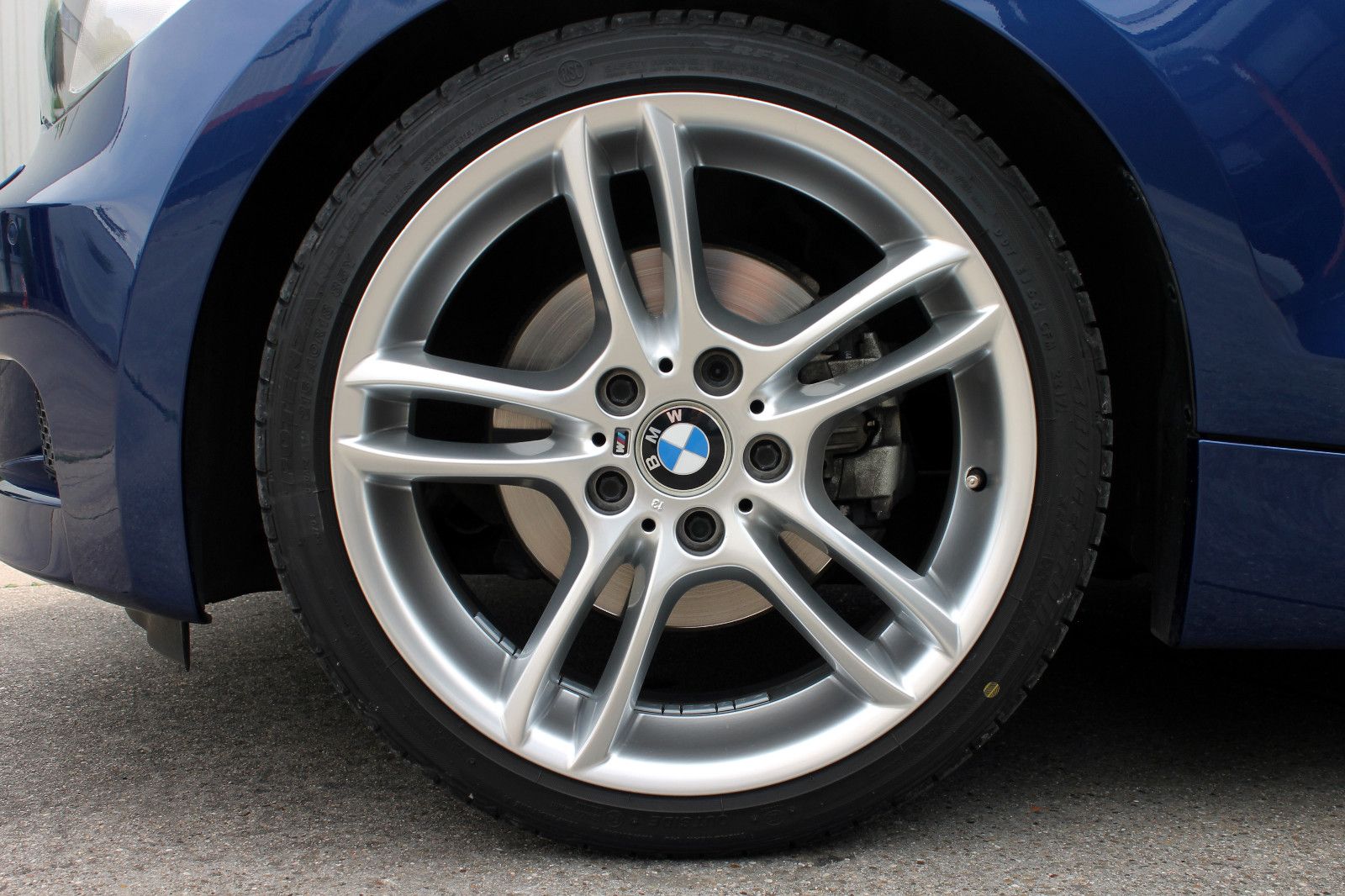 Fahrzeugabbildung BMW 125i Coupé E82 M-Sport PDC SHZ XENON eGSD 2Zonen