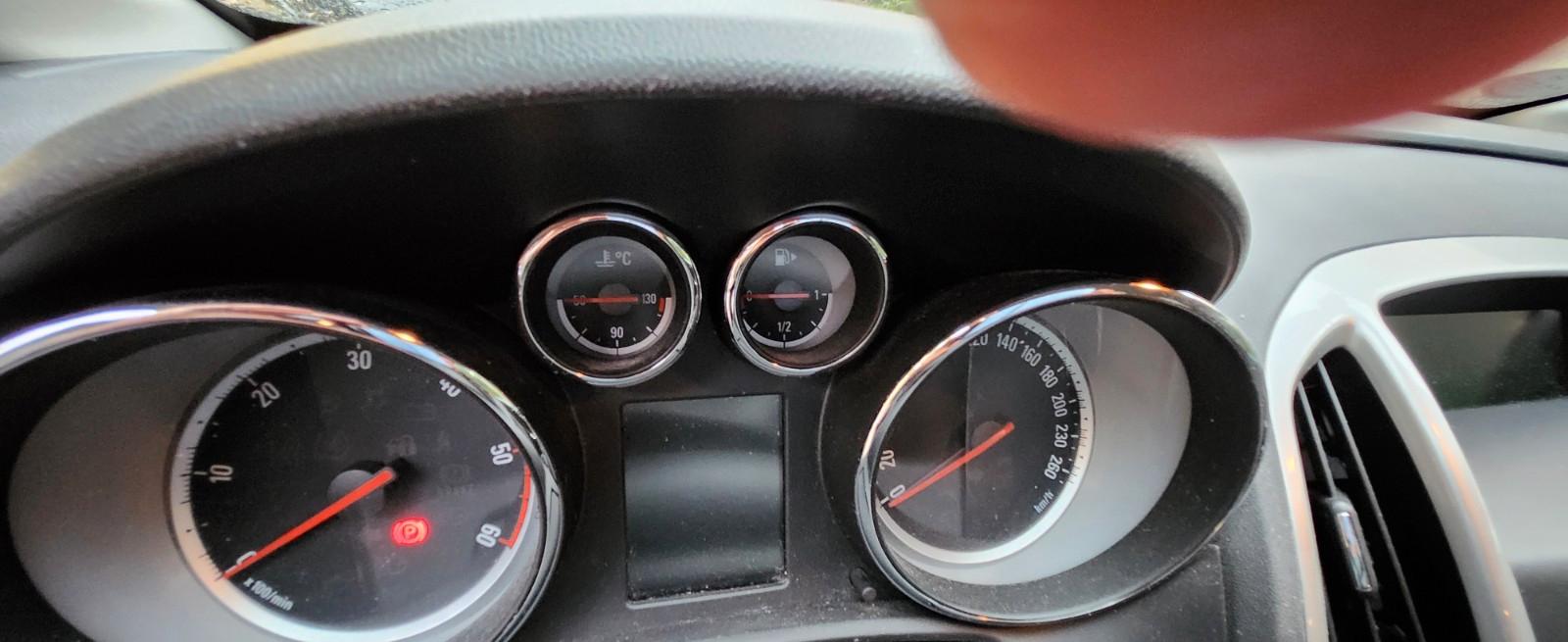 Opel Astra 2012 — photo 6