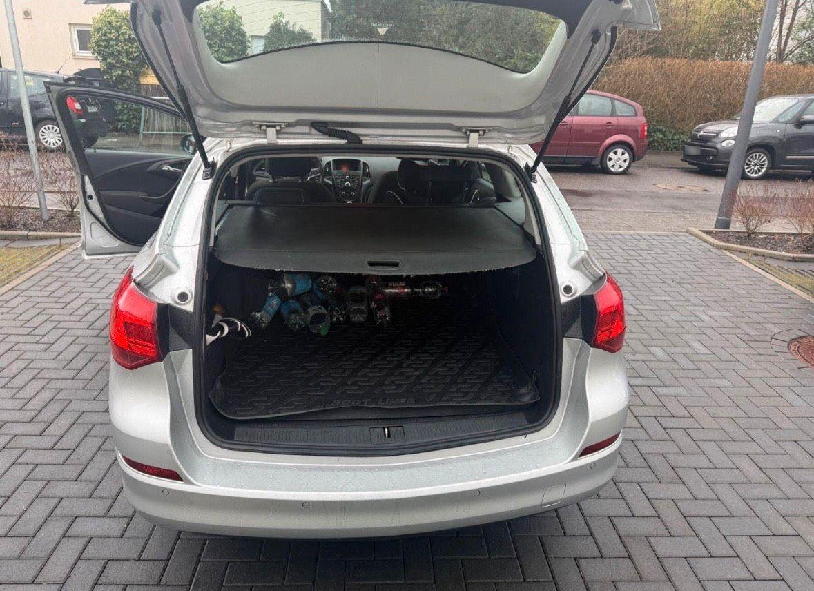 Opel Astra 2012 — photo 6